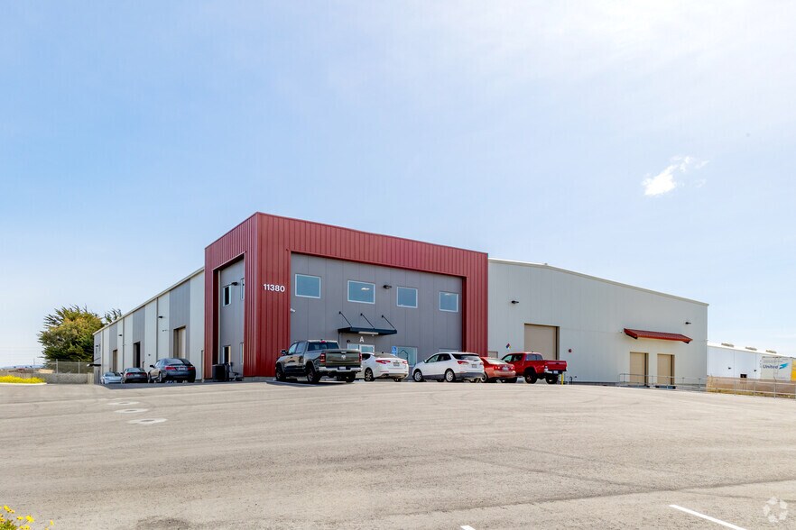 More Photos Of 11380 Commercial Pky, Castroville Distribution For Lease