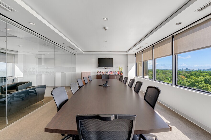 More Photos Of 4770 Biscayne Blvd, Miami Office For Sale