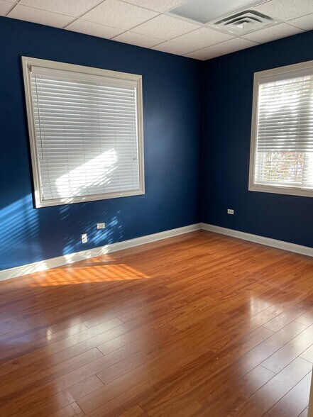 More Photos Of 896 S Frontenac St, Aurora Office For Lease