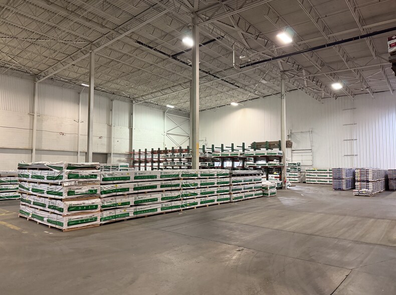 More Photos Of 426 S Montgomery St, Watertown Manufacturing For Lease