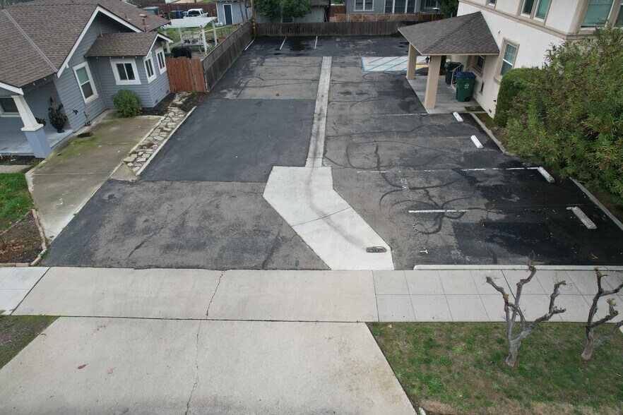 More Photos Of 400 W Yosemite Ave, Madera Office For Sale