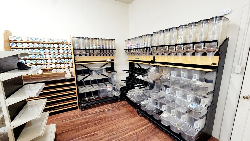 More Photos Of 239 N 3rd Ave, Stayton Convenience Store For Lease