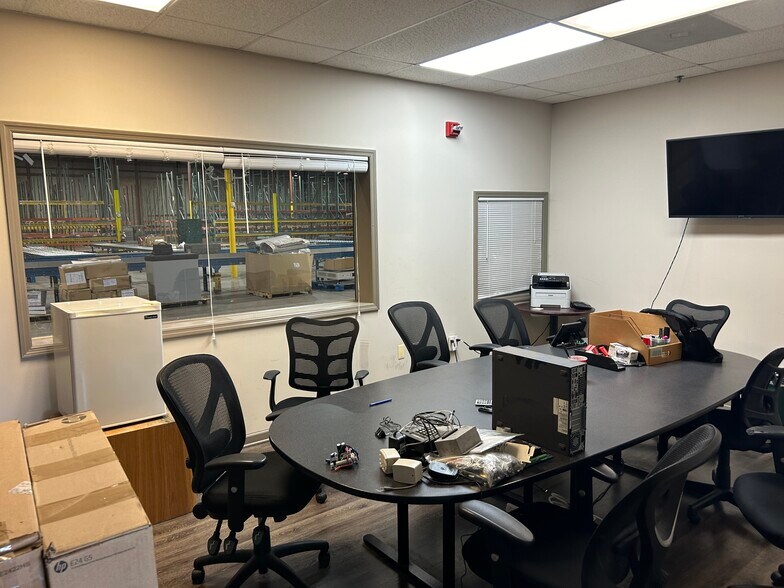 More Photos Of 100 Corporate Dr, Reading Unknown For Lease