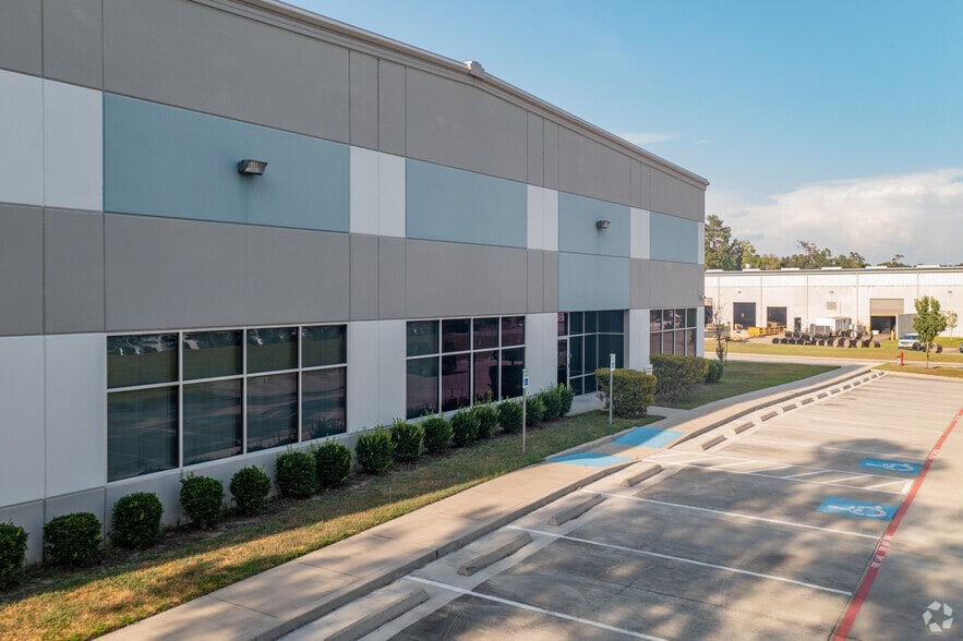 More Photos Of 27601 Commerce Oaks Dr, Conroe Warehouse For Lease