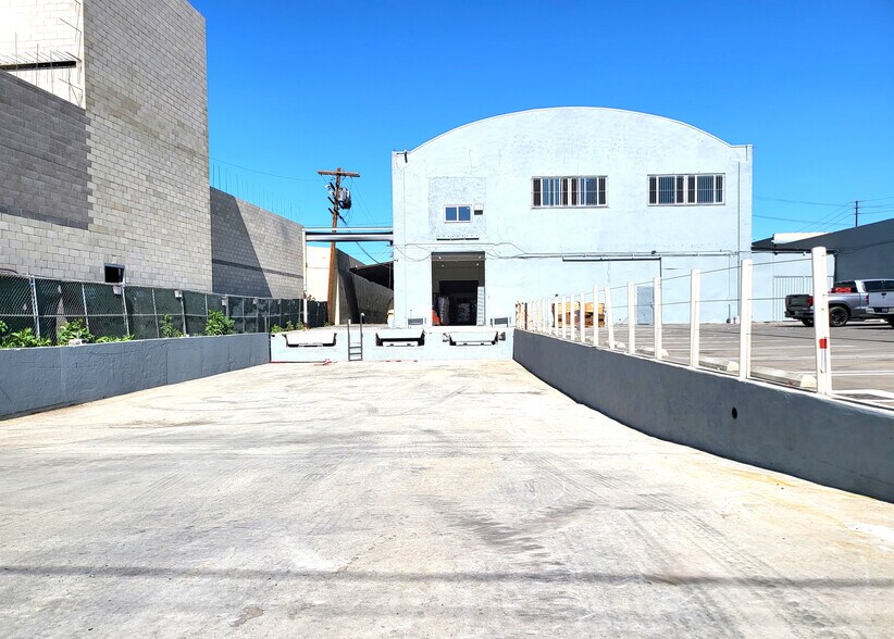 More Photos Of 1518 Paloma St, Los Angeles Warehouse For Sale
