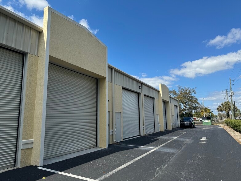 Primary Photo Of 4776 Radio Rd, Naples Warehouse For Lease