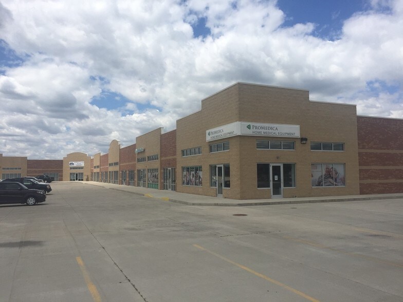 More Photos Of 100 Stadium Dr, Defiance Storefront For Lease