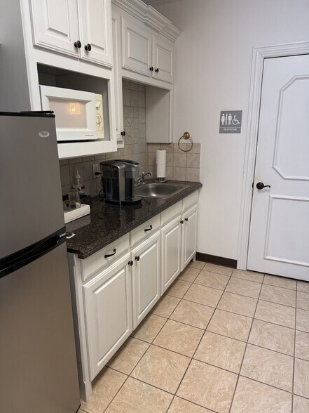 More Photos Of 1500 W Southlake Blvd, Southlake Office Residential For Lease