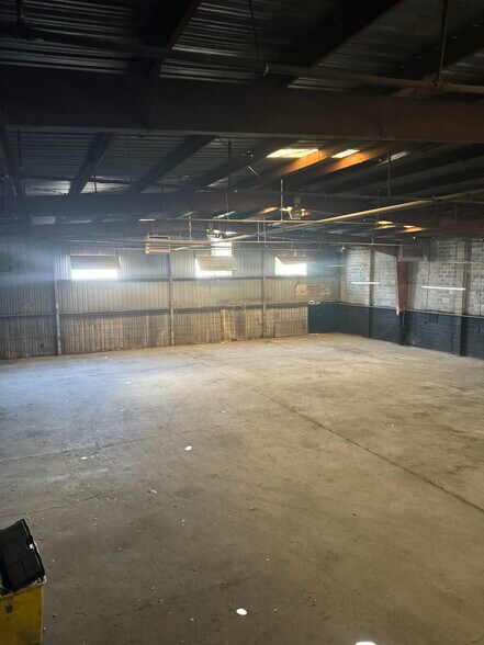 More Photos Of 521 N Bryan St, Houston Manufacturing For Lease