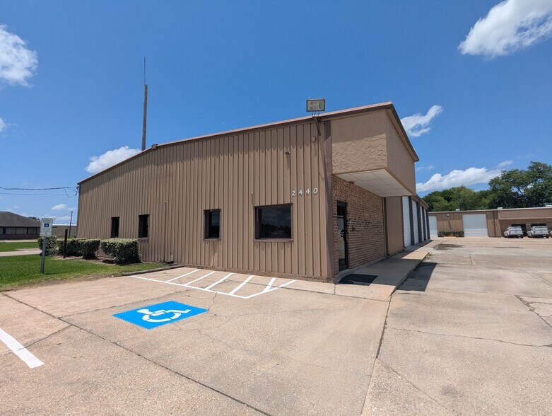 More Photos Of 2440 W Cardinal Dr, Beaumont Warehouse For Lease