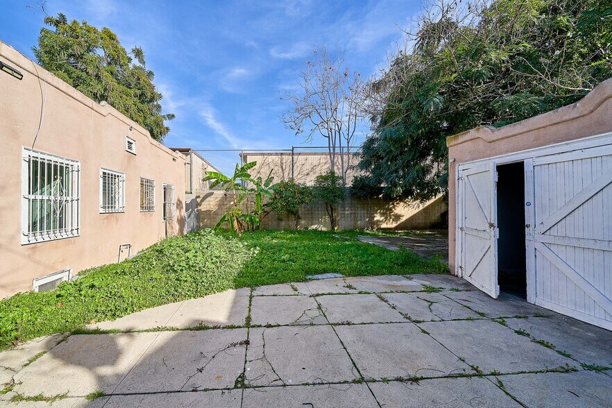 More Photos Of 3030 W 12th Pl, Los Angeles Land For Sale