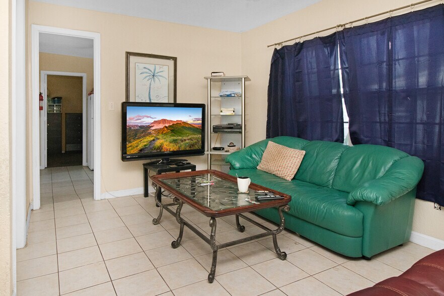 More Photos Of 3570 N Old Dixie Hwy, Delray Beach Apartments For Sale