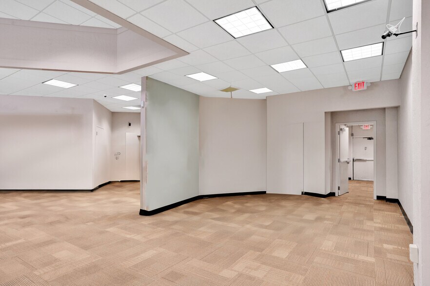 More Photos Of 780 Laurel St, San Carlos Bank For Lease
