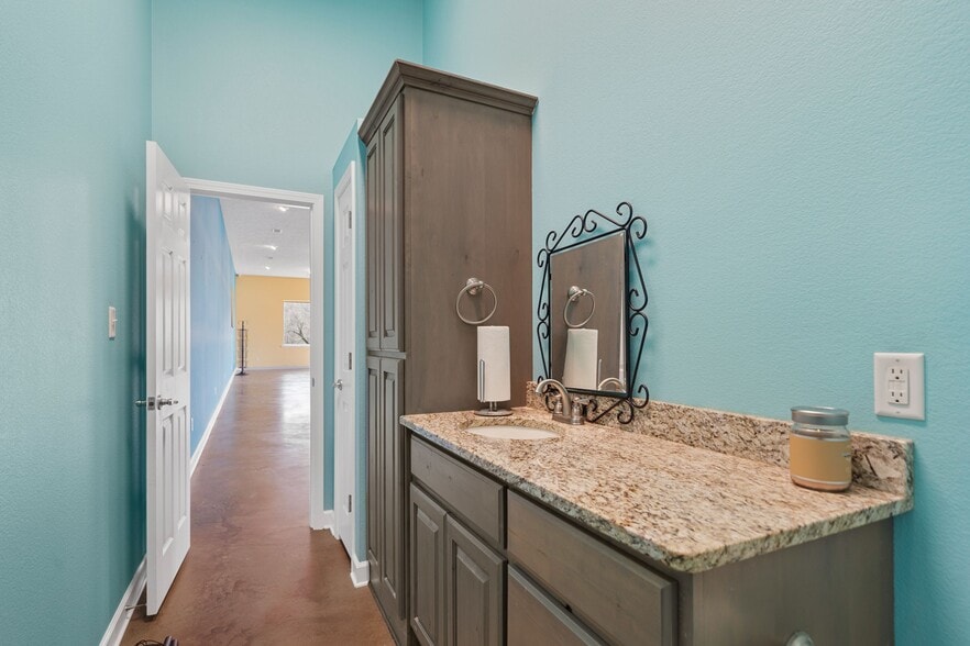 More Photos Of 1915 Walkers Trl, Conway General Retail For Sale