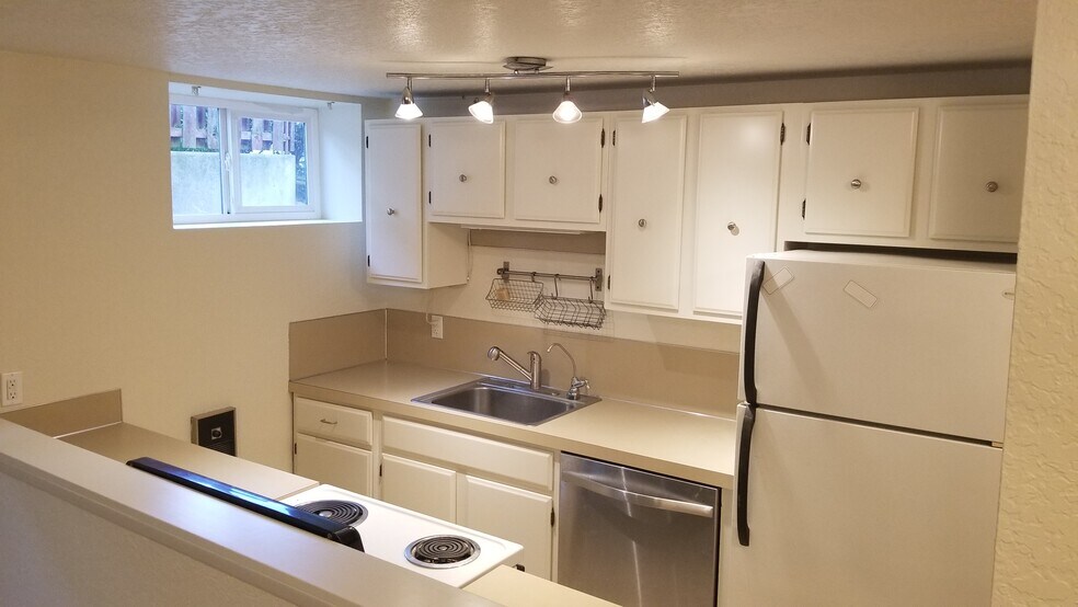 More Photos Of 1010 N 45th St, Seattle Apartments For Sale