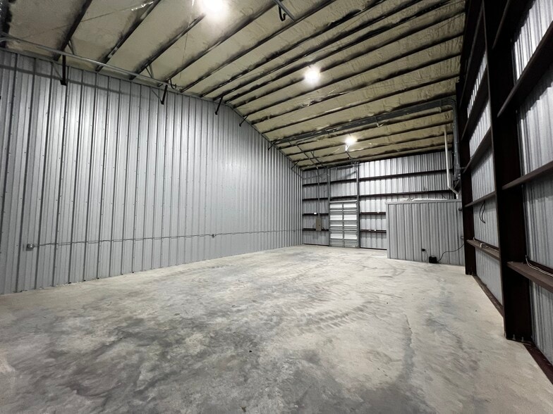 More Photos Of 936 Waldron Rd, Corpus Christi Industrial For Lease
