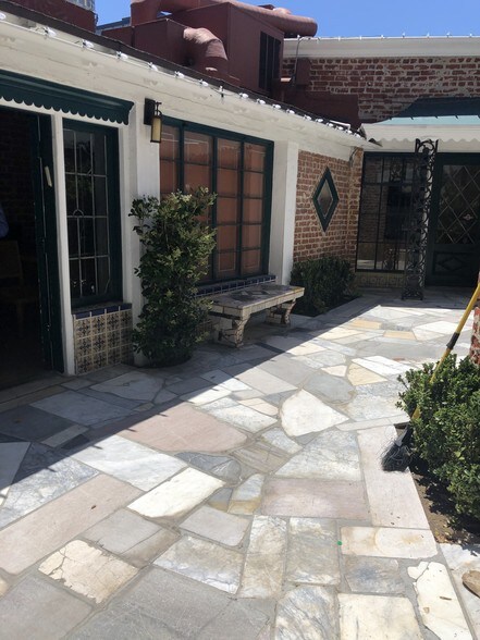 More Photos Of 1129-1139 Glendon Ave, Los Angeles Restaurant For Lease