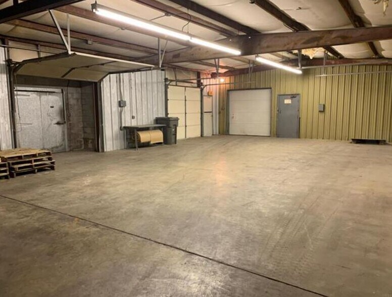 More Photos Of 505 Walnut St, Shirley Distribution For Lease