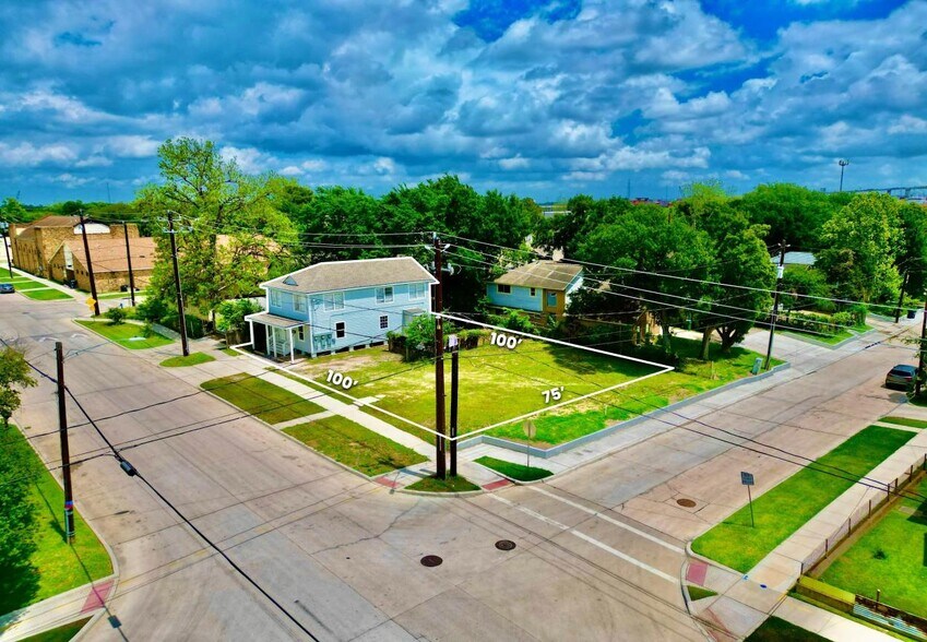 More Photos Of 307 S 79th St, Houston Multifamily For Sale