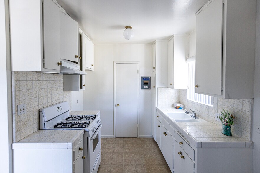 More Photos Of 14716 Magnolia Blvd, Sherman Oaks Apartments For Sale
