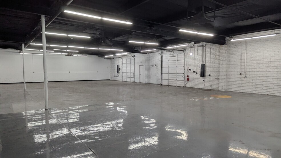 More Photos Of 819 W 22nd St, Tempe Warehouse For Lease