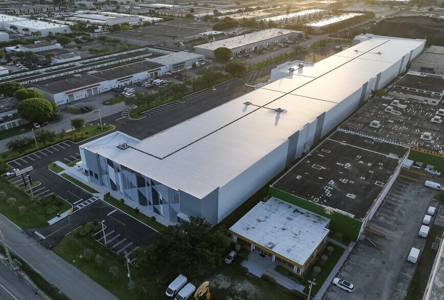 More Photos Of 4995 NW 77th Ave, Miami Warehouse For Lease