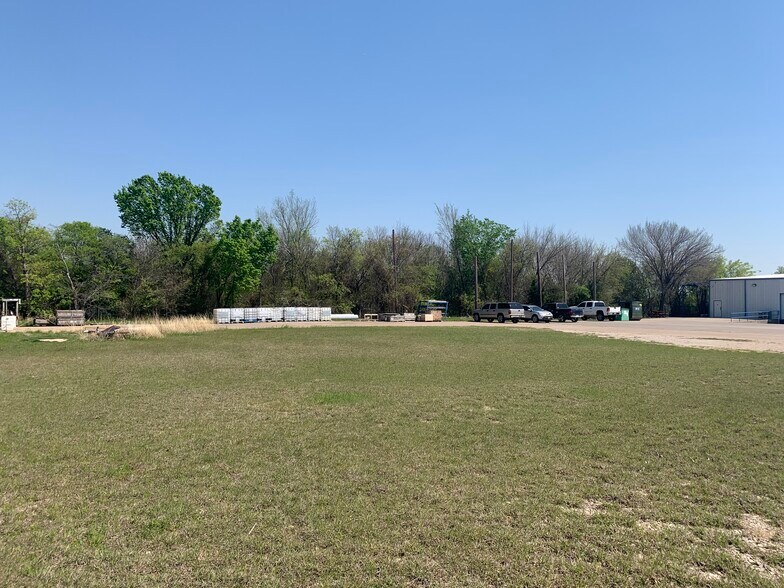 More Photos Of 919 W Mayfield Rd, Arlington Warehouse For Lease