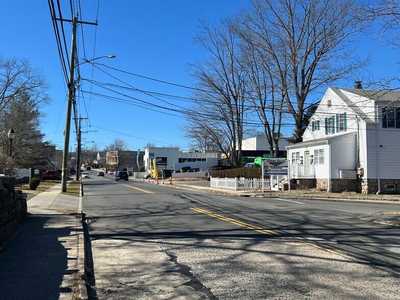More Photos Of 92 Camp Ave, Stamford Warehouse For Lease
