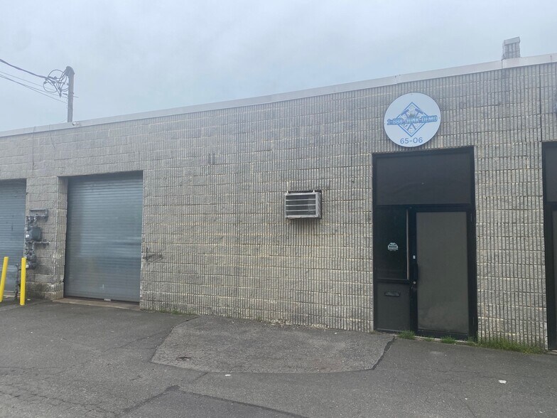More Photos Of 65 Brook Ave, Deer Park Warehouse For Lease