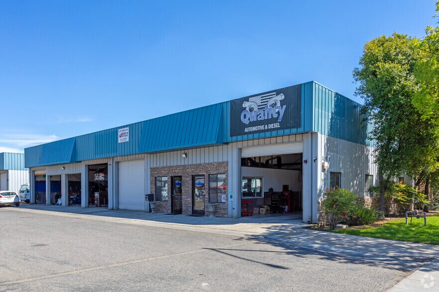 More Photos Of 177 N Sunnyside Ave, Clovis Auto Repair For Lease