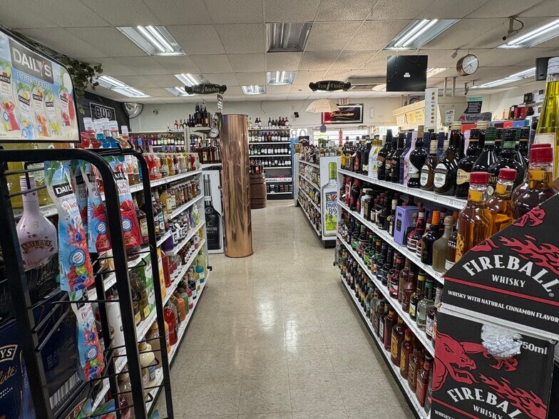 More Photos Of 2006 Redmond Cir NW, Rome Convenience Store For Sale