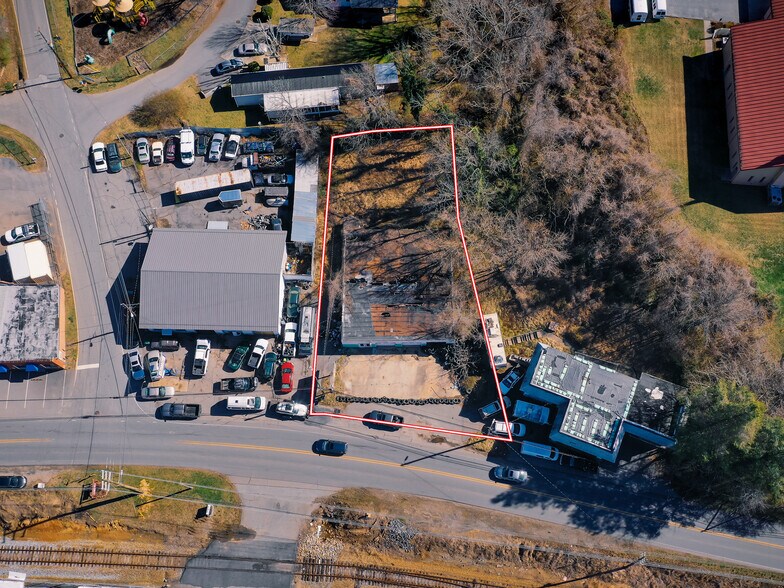 More Photos Of 887 Riverside Dr, Woodfin Auto Repair For Sale