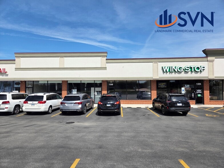 More Photos Of 1300-1326 Lake St, Roselle Unknown For Lease