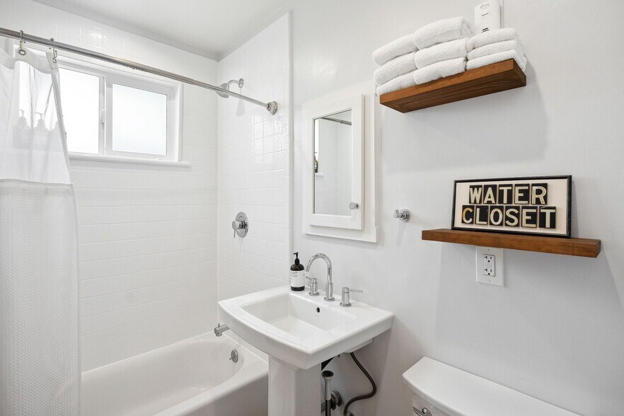 More Photos Of 4852 S Centinela Ave, Los Angeles Multifamily For Sale