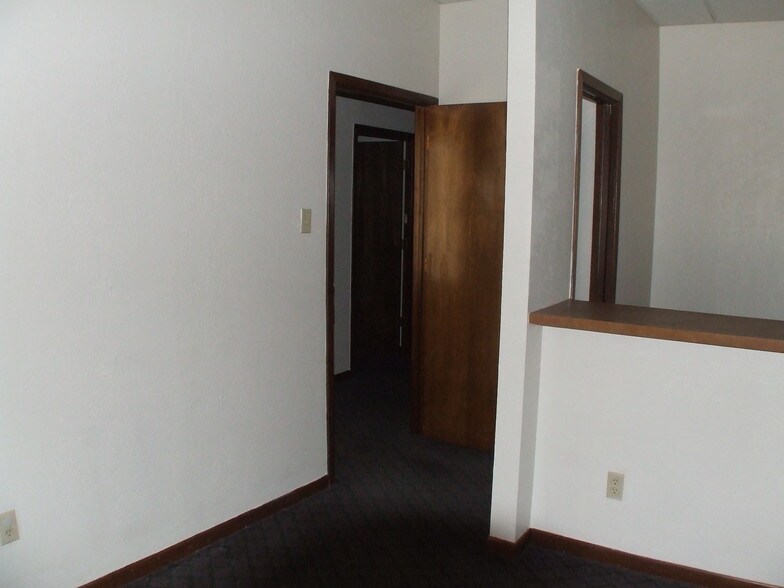 More Photos Of 417 N Spur 63, Longview Office For Sale