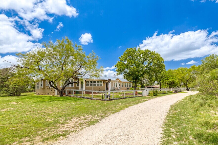 More Photos Of 2 FM 289, Comfort Specialty For Sale