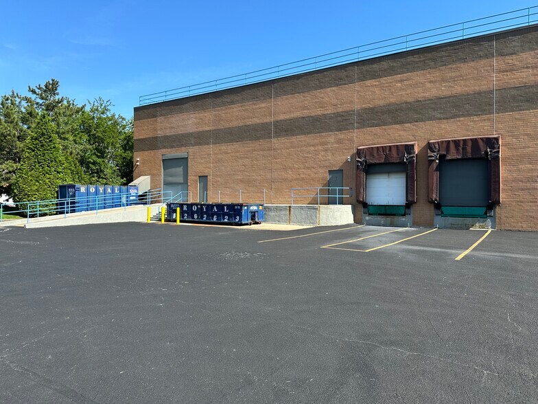 Primary Photo Of 128-15 26th Ave, Flushing Warehouse For Lease