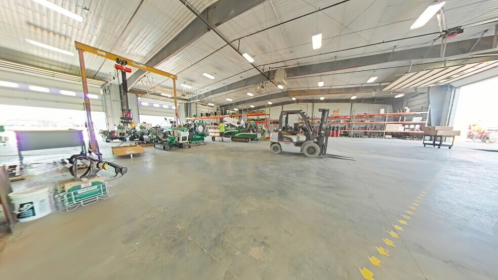 More Photos Of 603 Well St, Williston Warehouse For Sale