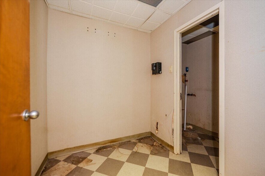 More Photos Of 195 N Village Ave, Rockville Centre Office For Sale