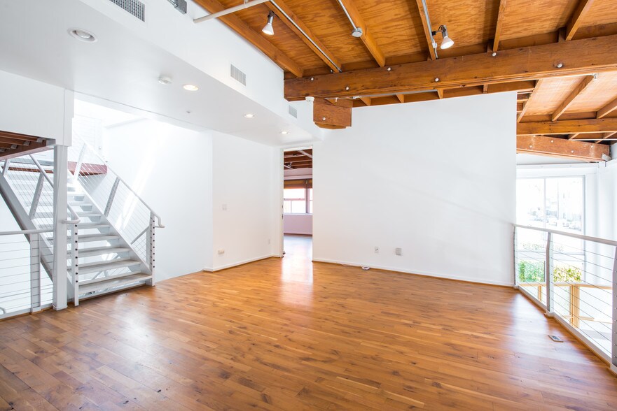 More Photos Of 2100 Abbot Kinney Blvd, Venice Office For Lease