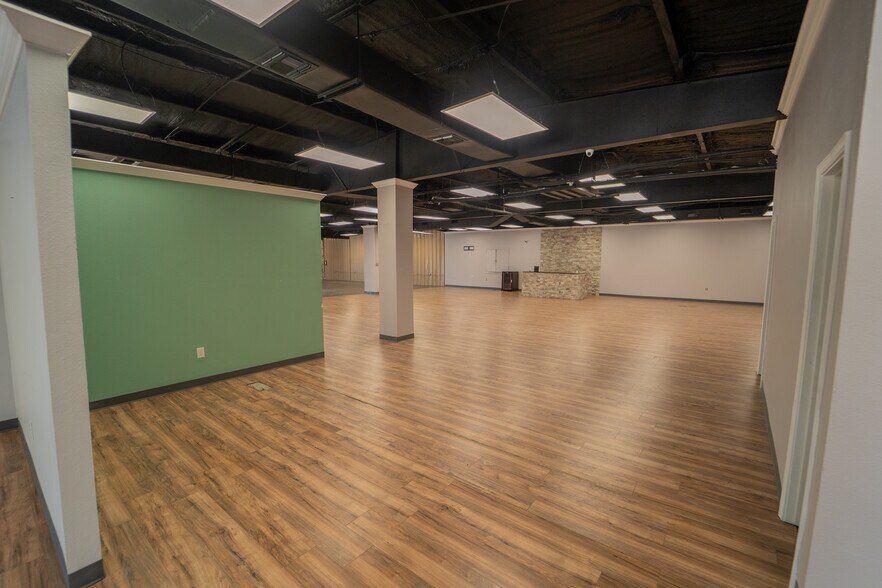 More Photos Of 6602 N Navarro St, Victoria General Retail For Sale