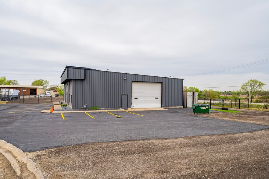 More Photos Of 20604 Burl Ct, Joliet Manufacturing For Sale