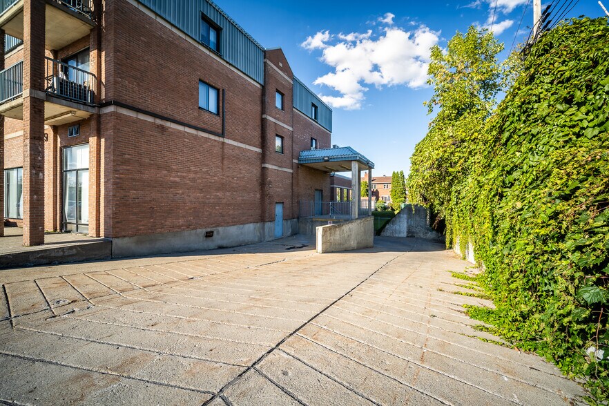 More Photos Of 9120-9140 Boul Perras, Montréal Apartments For Sale
