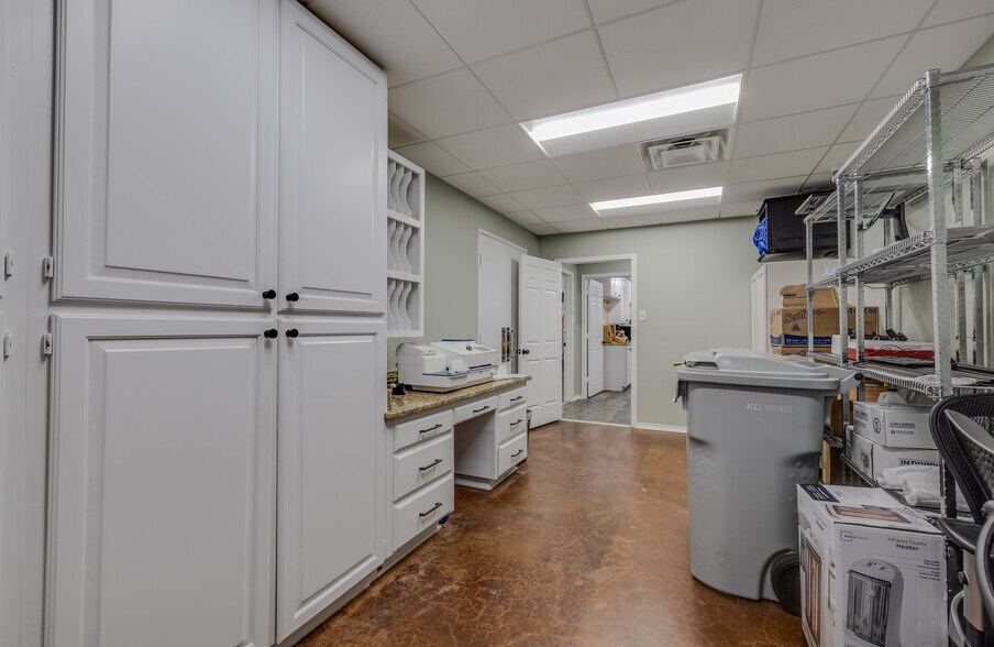 More Photos Of 4800 Bryant Irvin Ct, Fort Worth Office For Sale