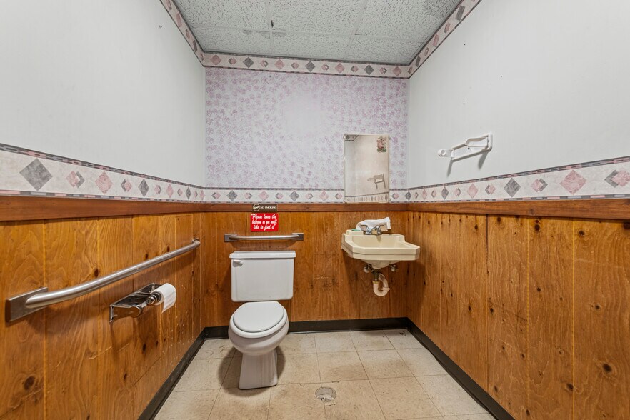 More Photos Of 3103 Lapeer Rd, Port Huron General Retail For Sale