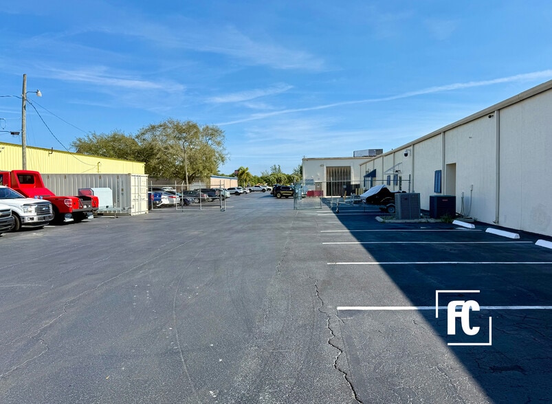 More Photos Of 1880 SE Federal Hwy, Stuart Warehouse For Lease