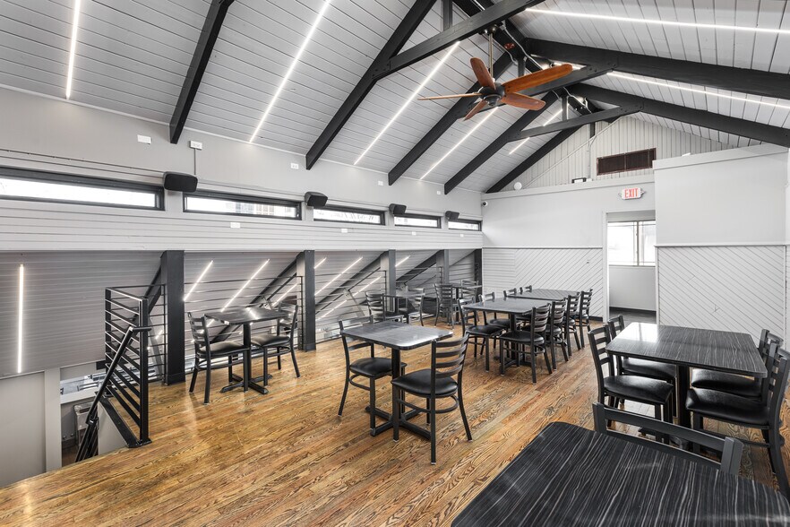 More Photos Of 9750 S Roberts Rd, Palos Hills Freestanding For Sale