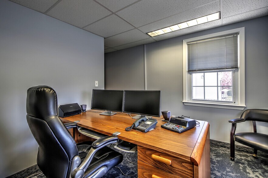 More Photos Of 471 Monroe Tpke, Monroe Medical For Lease