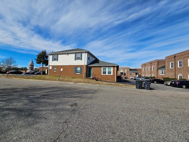 More Photos Of 11923 Centre St, Chester Office For Lease