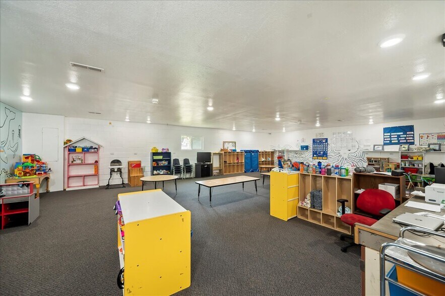 More Photos Of 522 N 9th Ave, Caldwell Daycare Center For Sale